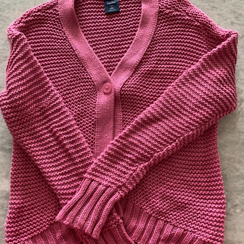 GAP soft cotton sweater. Barely worn. Perfect for spring.